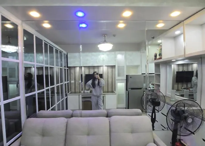 1br Deluxe Pool View With Balcony Apartment Manila