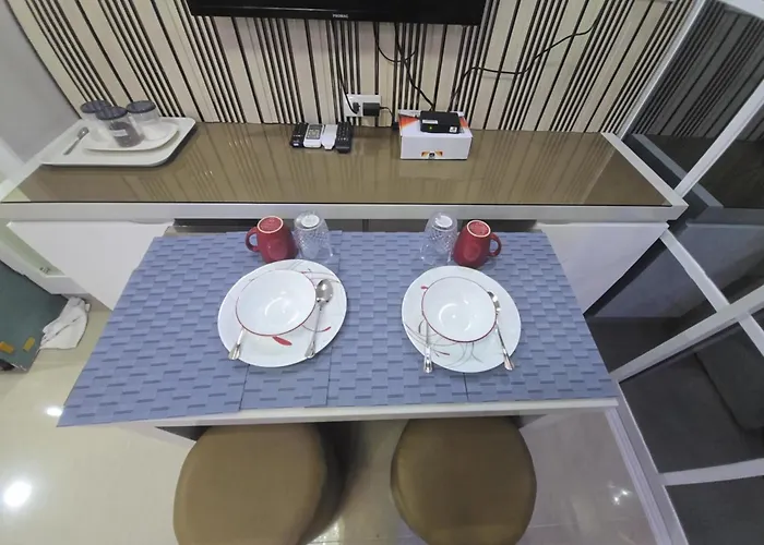 1br Deluxe Pool View With Balcony Apartment Manila