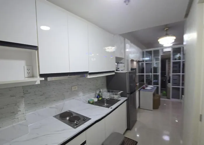 1br Deluxe Pool View With Balcony Apartment Manila